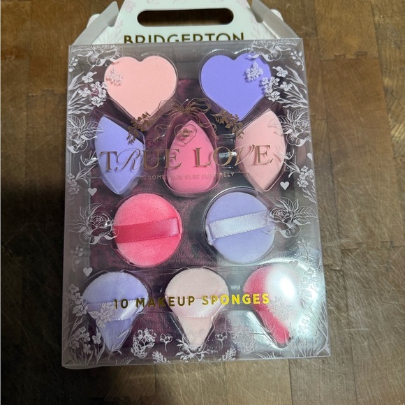 Netflix Bridgerton Lot Teapot Set, Bath Bombs, Make-up Sponges All Brand New - Picture 9 of 15